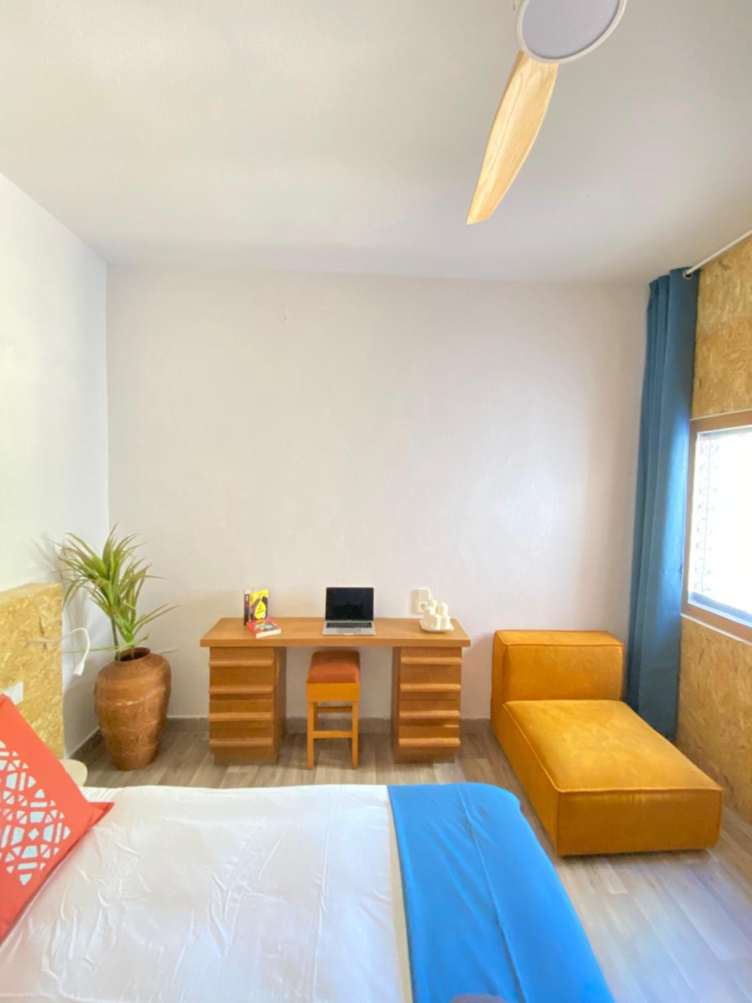 Bed and Breakfast Pink Lemon House Эльче Экстерьер фото
