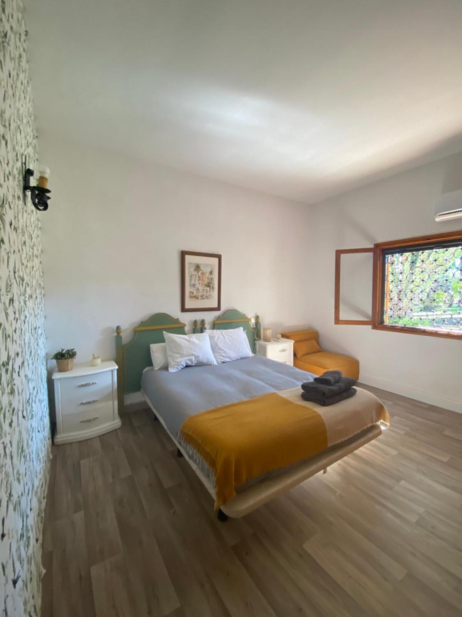 Bed and Breakfast Pink Lemon House Эльче Экстерьер фото