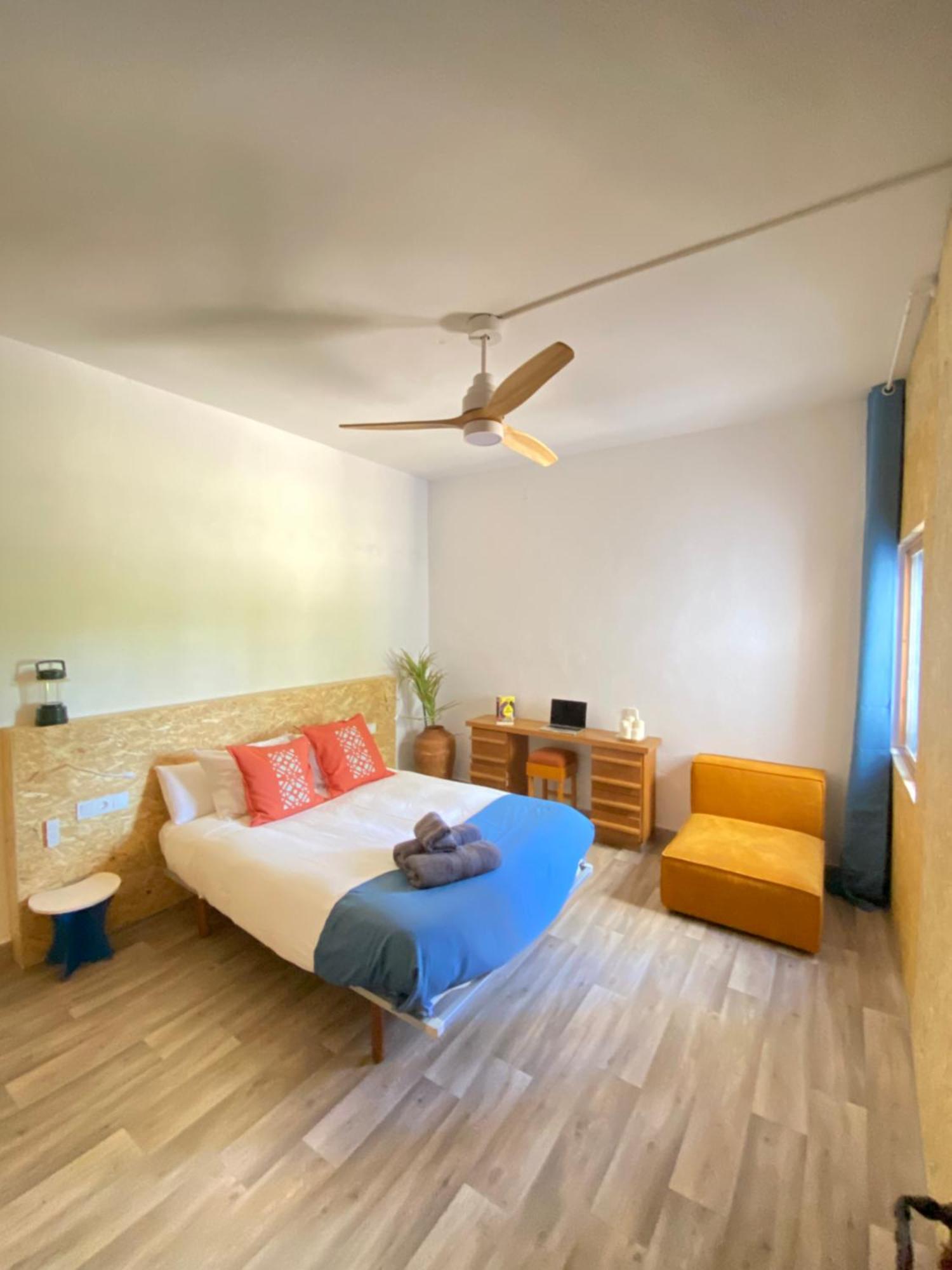 Bed and Breakfast Pink Lemon House Эльче Экстерьер фото