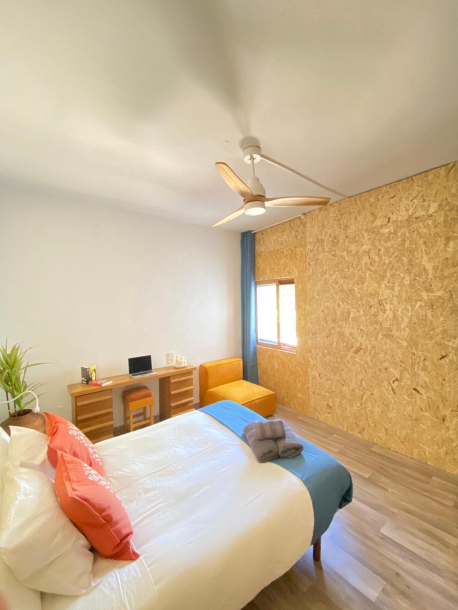 Bed and Breakfast Pink Lemon House Эльче Экстерьер фото