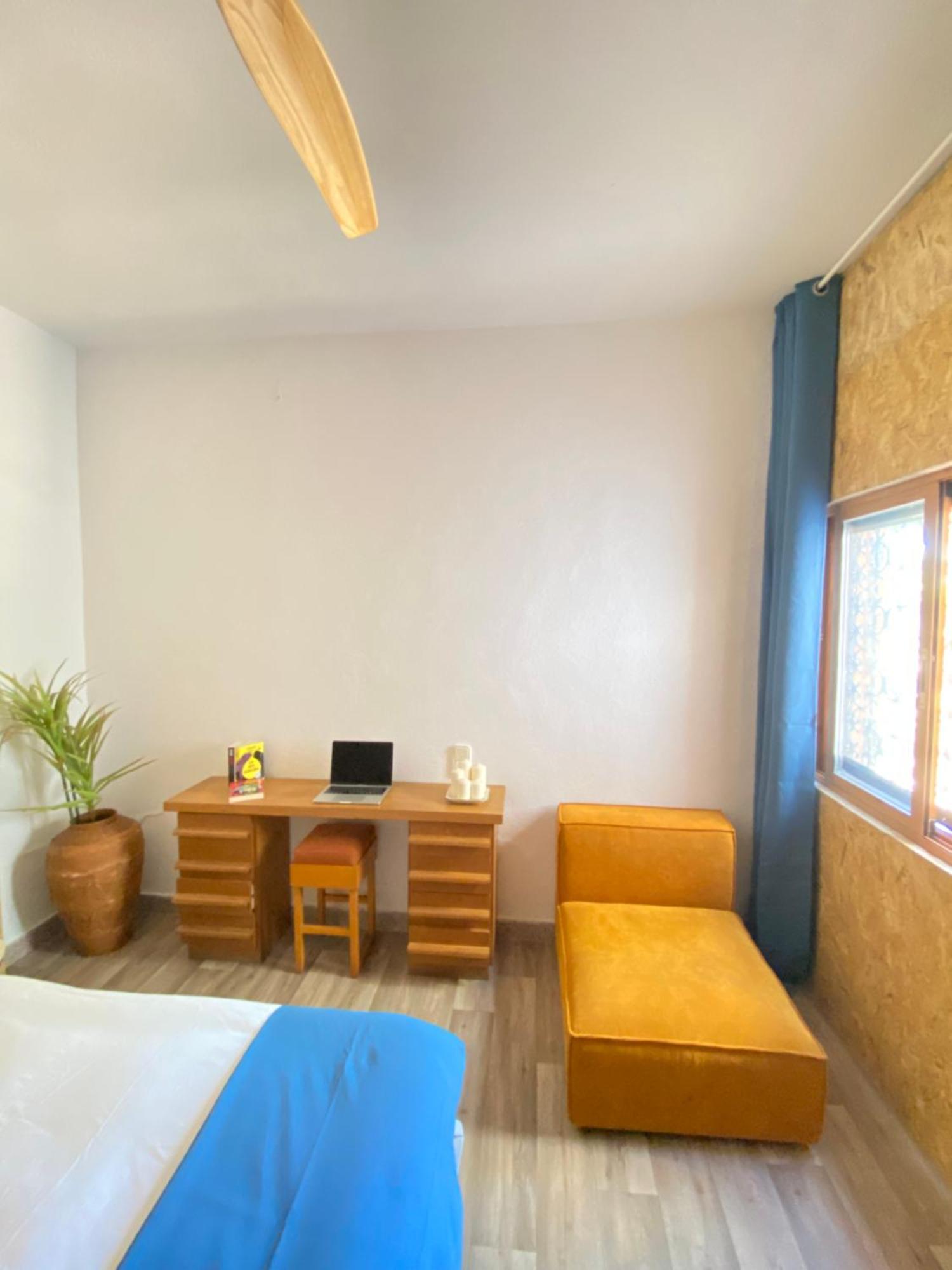 Bed and Breakfast Pink Lemon House Эльче Экстерьер фото