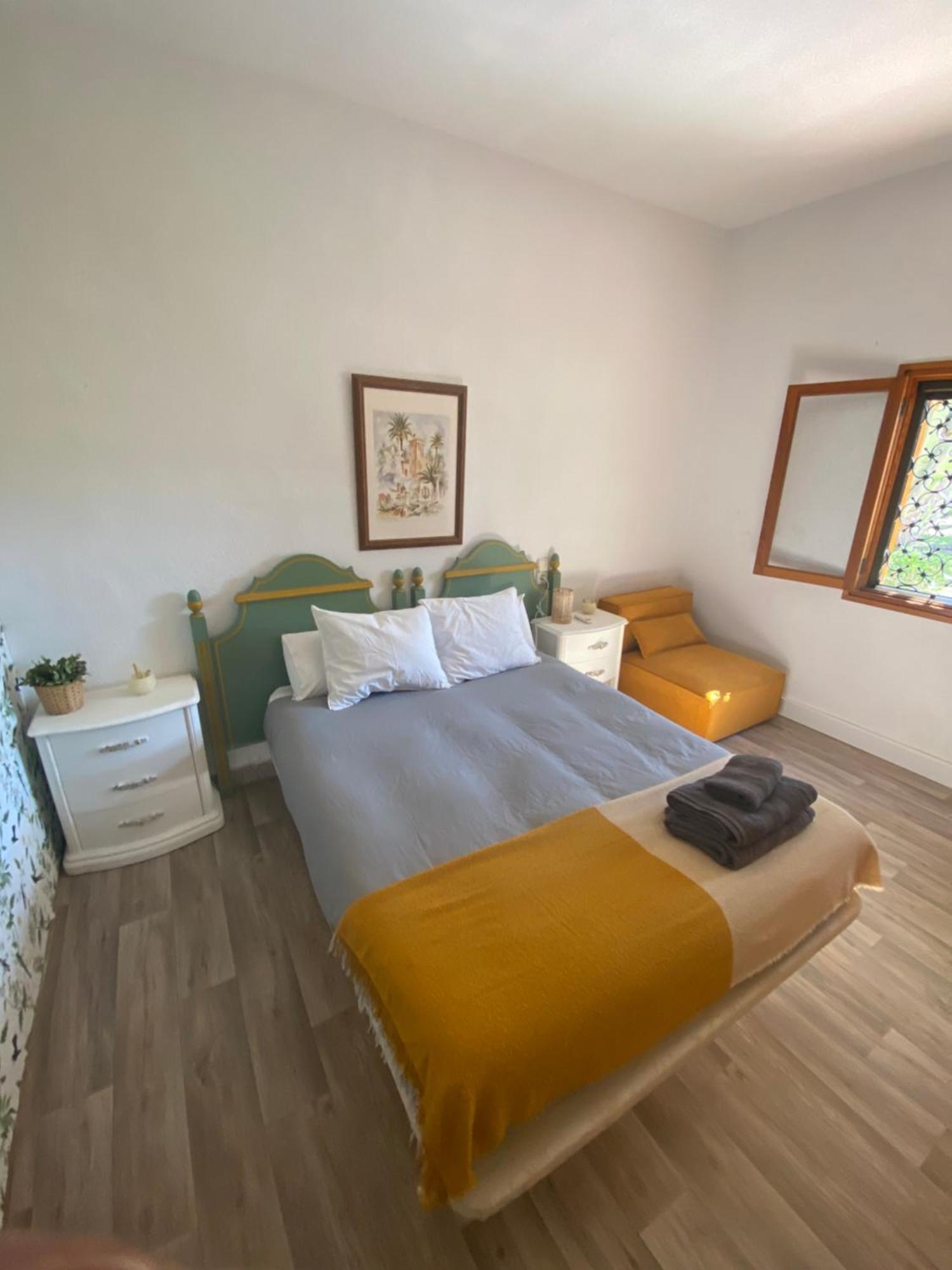 Bed and Breakfast Pink Lemon House Эльче Экстерьер фото