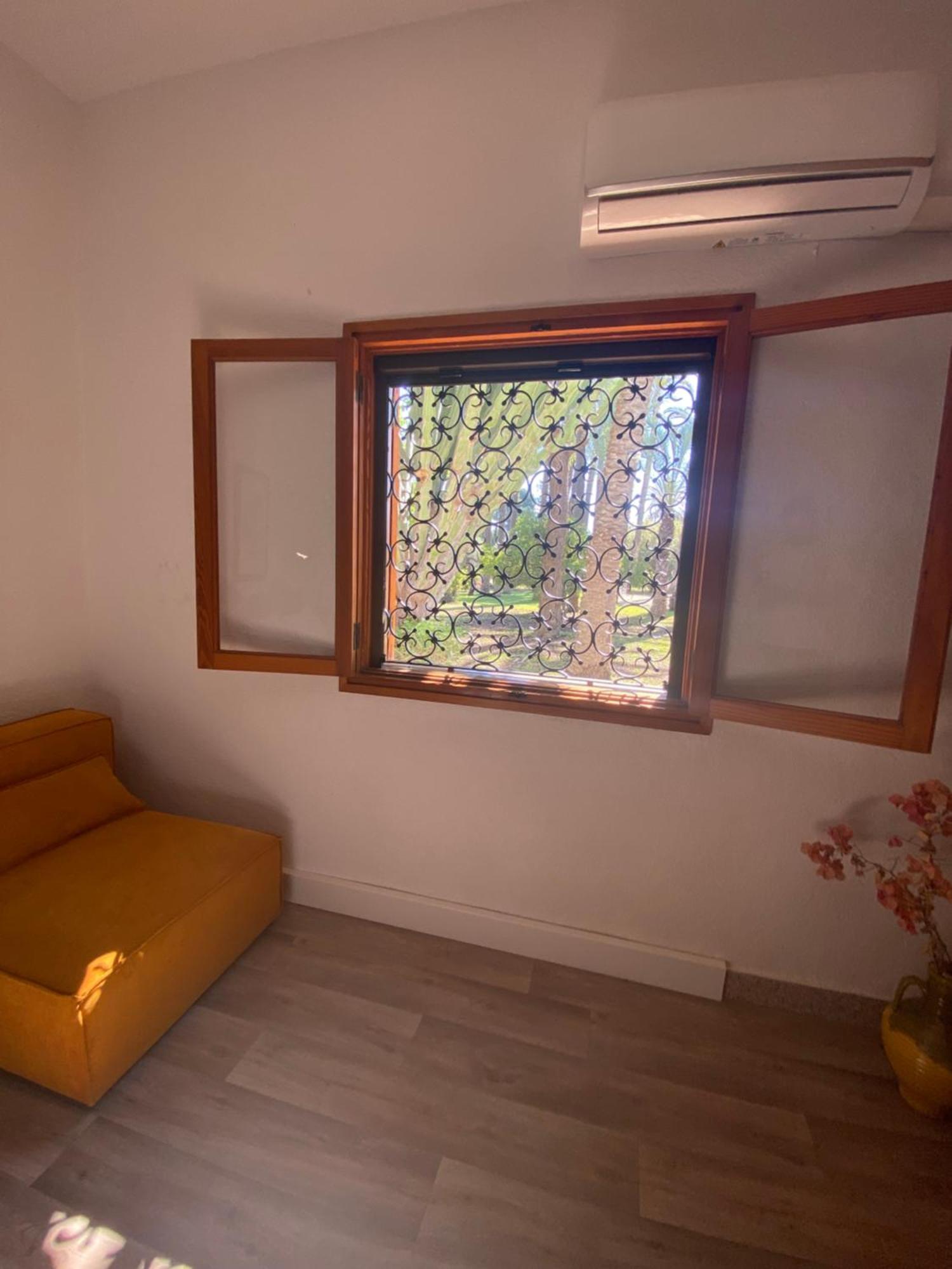 Bed and Breakfast Pink Lemon House Эльче Экстерьер фото