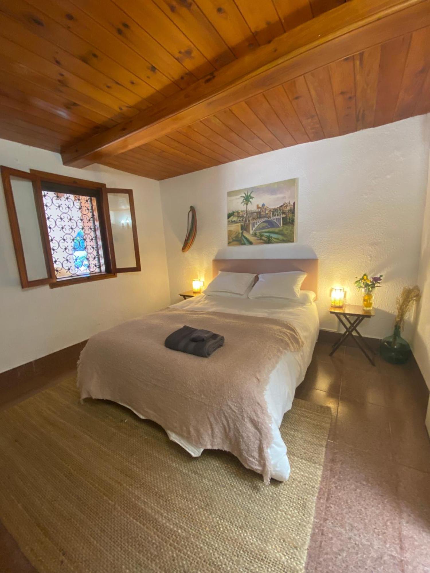 Bed and Breakfast Pink Lemon House Эльче Экстерьер фото